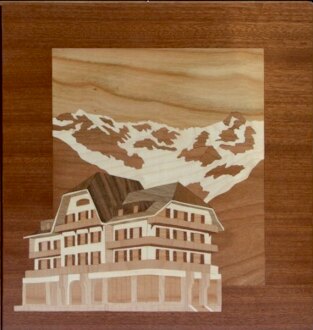 Hôtel au pied des sommets, marqueterie réalisée sur commande